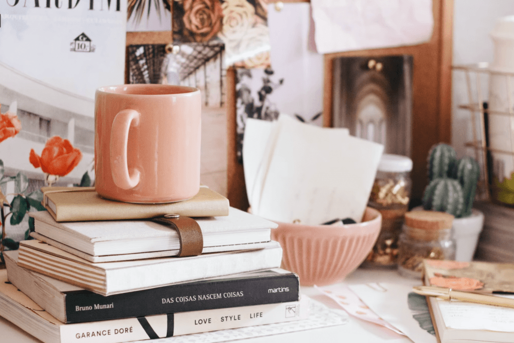 cluttered workspace to symbolise too many priorities in your 5-year business plan