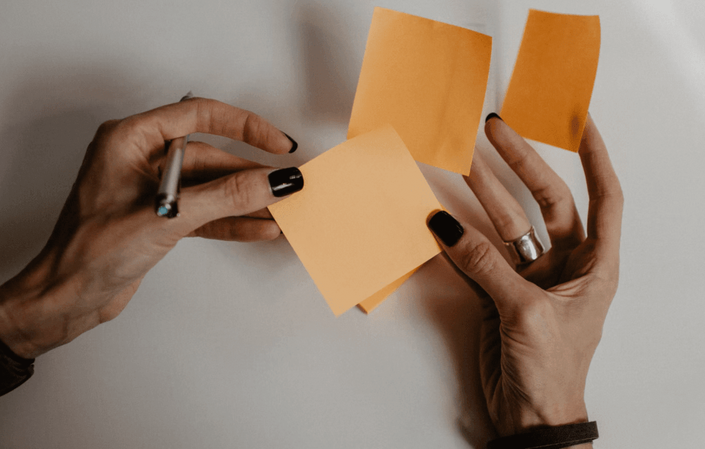 freelancer choosing their online course platforms